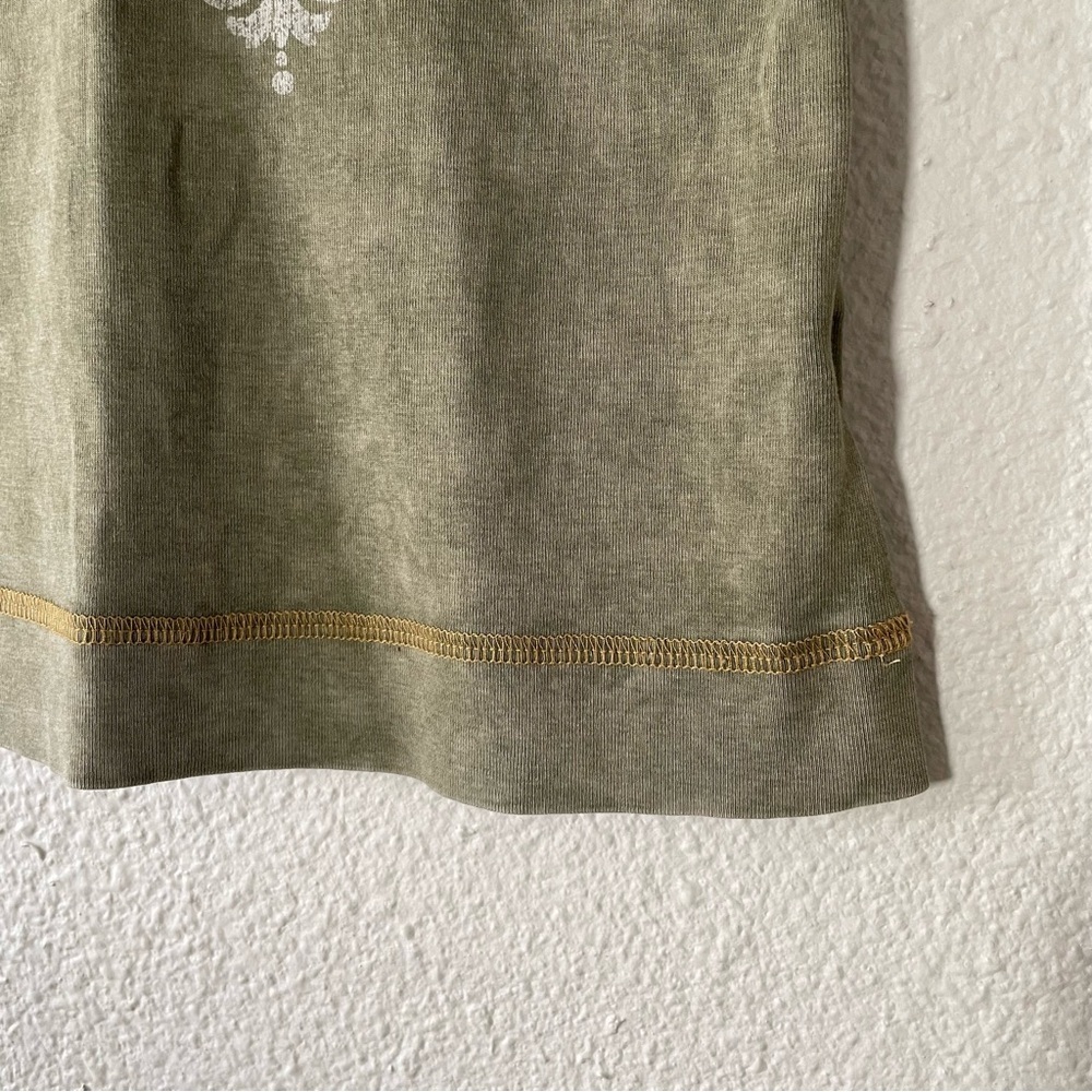 One World Graphic Fitted Shirt Women’s L Green Faded Retro Y2K Grunge 2000s - Picture 7 of 13